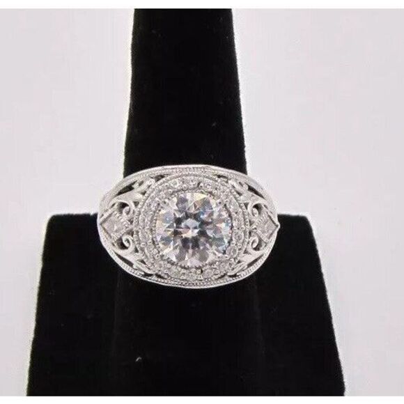 Realistic  Setting Sterling Silver 925 Large Cubic Zirconia Ring Size 5 - Picture 1 of 4